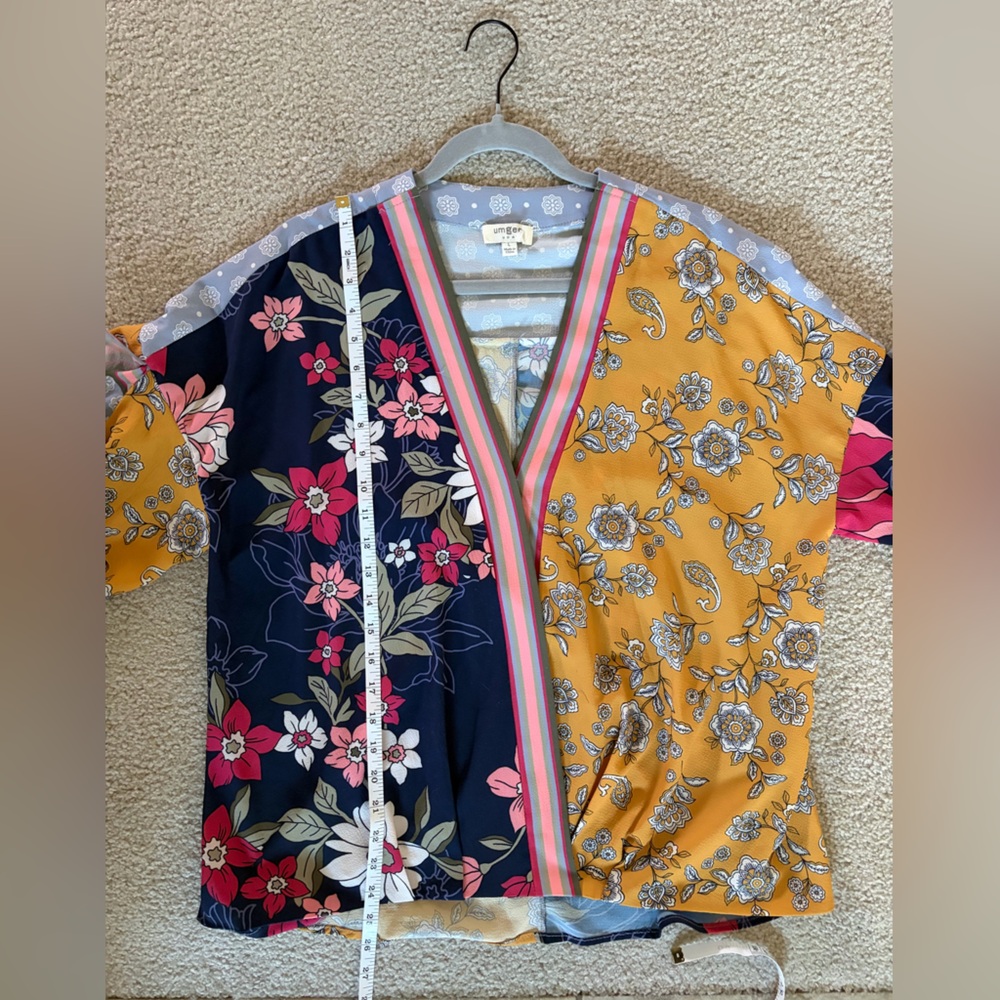 Umgee Floral V-Neck Women's Blouse - Picture 7 of 8